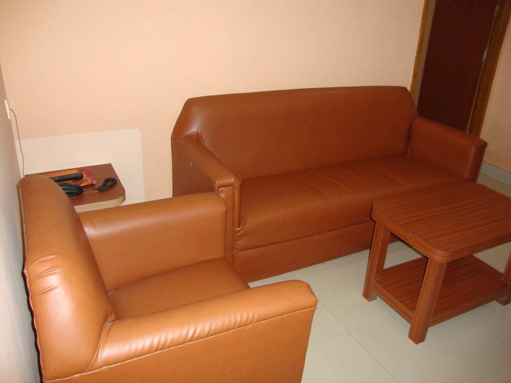 Bari International Hotel Bhubaneswar Kamer foto