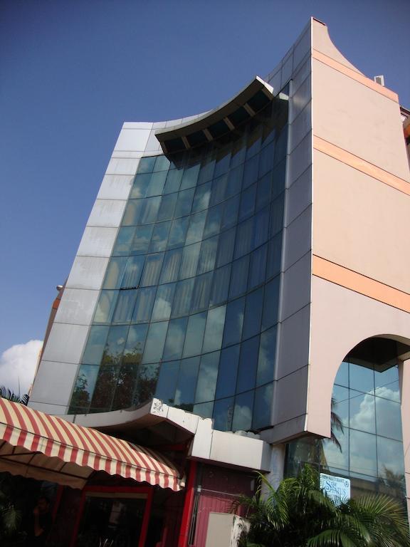 Bari International Hotel Bhubaneswar Buitenkant foto